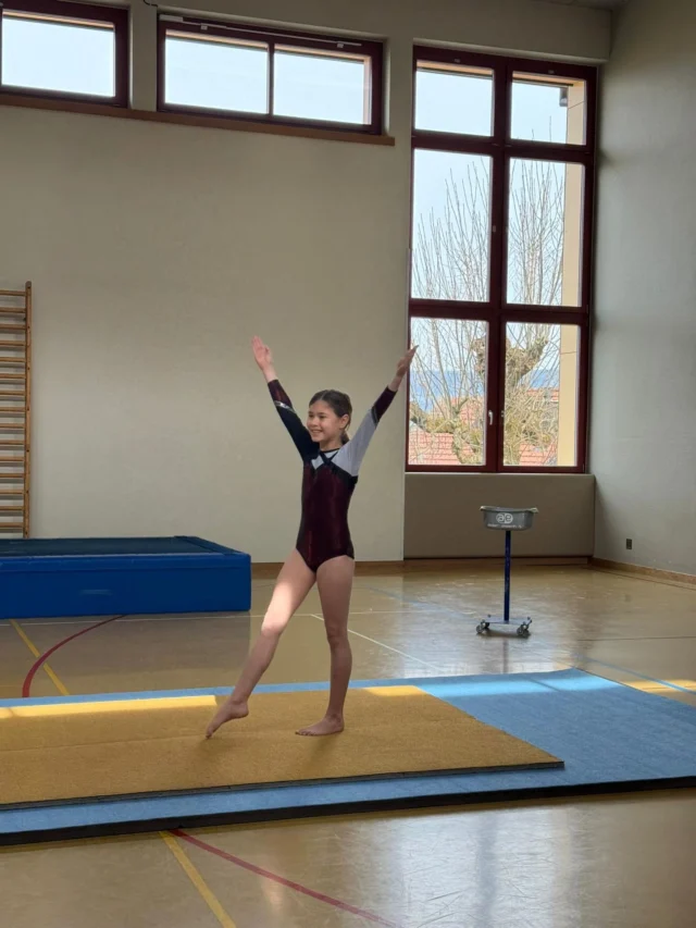 Saisonstart K1 und K2: Am Schnogge Cup in Büsserach stand für viele der erste Wettkampf überhaupt an. Entsprechend gross war die Nervosität. Trotzdem konnten starke Leistungen gezeigt werden und wir haben einen ersten wichtigen Vergleich, wo wir stehen. Ein gelungener Auftakt. Jetzt wissen wir, woran wir weiter arbeiten können. 😌🤸‍♀️