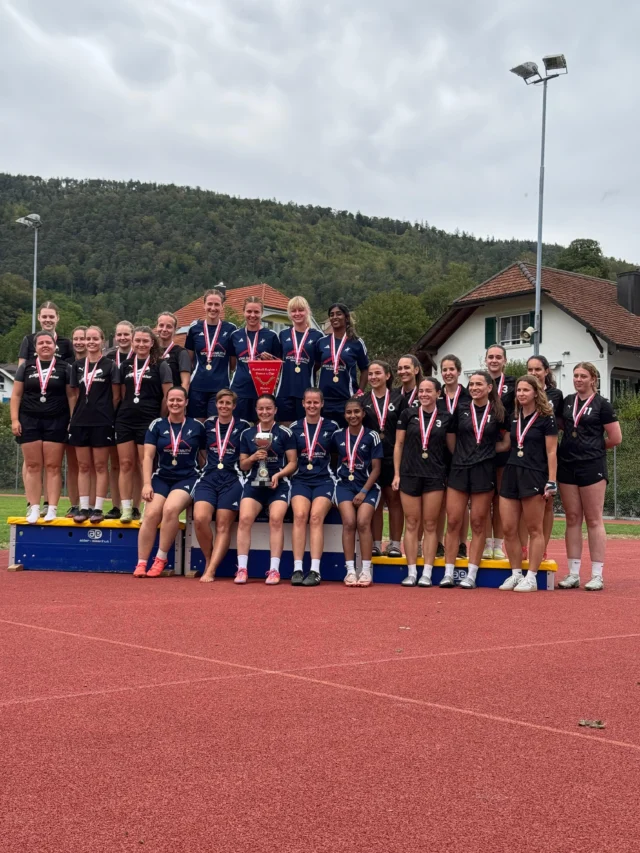 Unsere Damen sichern sich mit 15 Spielen und 30 Punkten den 1. Rang und damit den Meistertitel der Region 2 2026! 🥇🏆

Auch die Schlussrunde blieb spannend: Gegen Meltingen-Zullwil gab es einen knappen 10:9-Sieg, gegen Deitingen einen 13:6-Sieg. Obwohl der Meistertitel bereits feststand, wurde auch das letzte Spiel gegen Nunningen nicht locker genommen. Noch einmal musste hart gekämpft werden – mit Erfolg: 10:9! 

Unsere Herren starteten mit einer durchwachsenen Hinrunde und 2 Siegen aus 8 Spielen in die Saison. Im weiteren Verlauf konnte sich die Mannschaft steigern und in der Rückrunde 4 von 8 Spielen für sich entscheiden!💪🏻